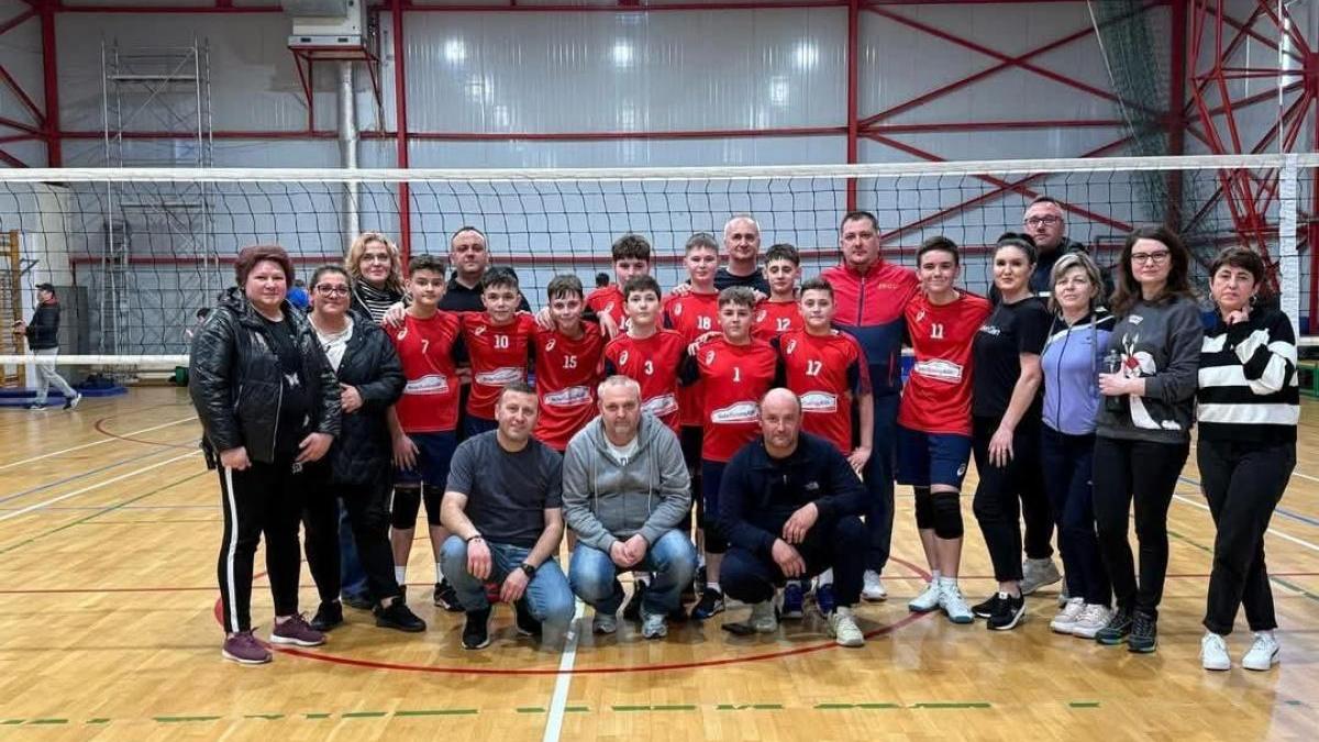 performante-remarcabile-obtinute-de-echipele-de-minivolei-u13-ale-css-botosani--e2809eformeaza-o-echipa-foarte-ambitioasae2809d_23639500