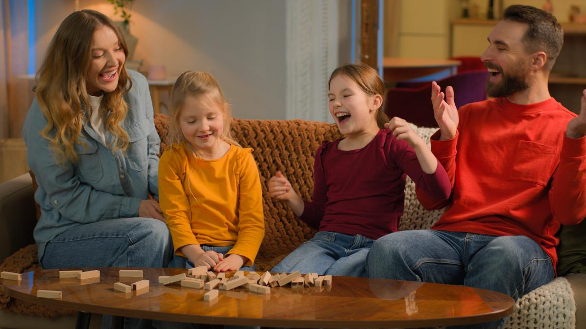 15-jocuri-de-10-minute-pe-care-le-poti-face-cu-copilul-tau-dupa-munca-cateva-minute-de-atentie-adevarata-pot-insemna-totul_81371300