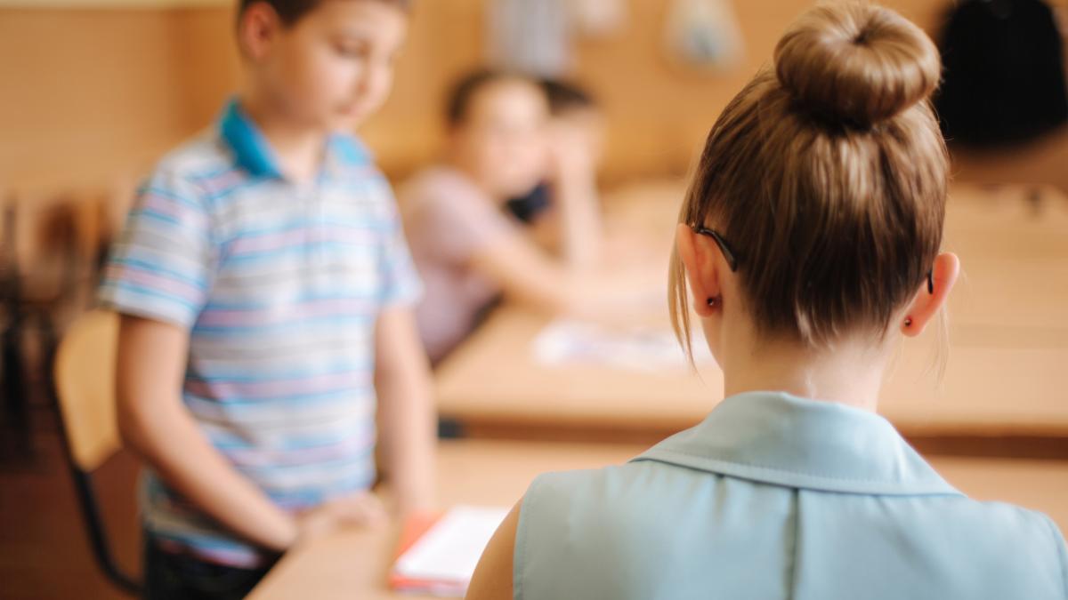 un-intelectual-nu-ar-trebui-sa-lucreze-din-frustrare-cu-copiii-mesajul-prof-claudia-chiru-pentru-invatatorii-care-transforma-temele-in-pedeapsa-umilinta-si-rusine-3_72572600