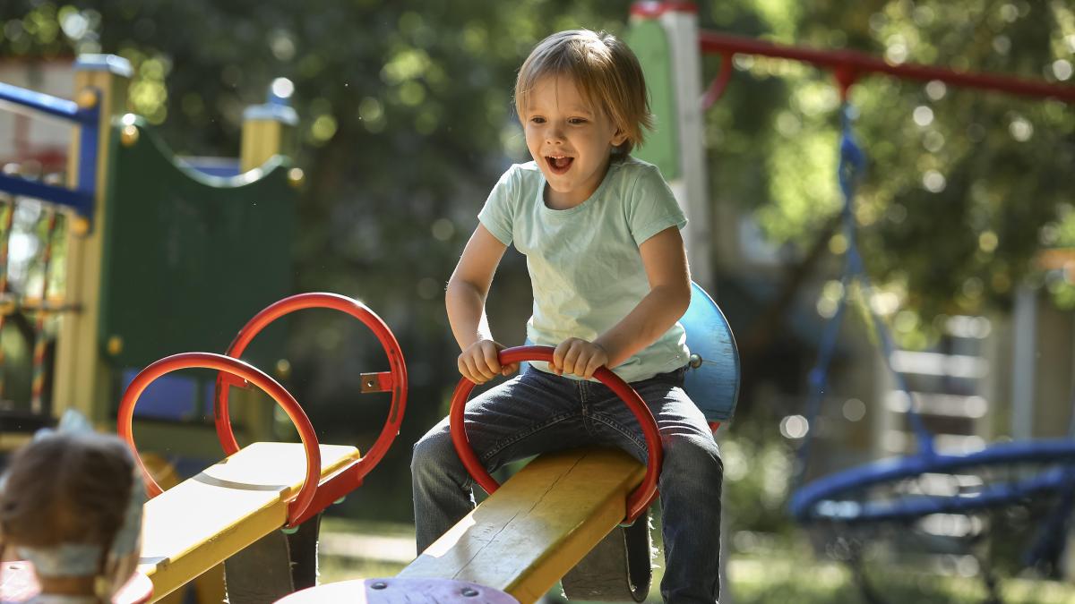 de-ce-este-important-sa-incurajezi-copilul-sa-petreaca-mai-mult-timp-afara_25303700