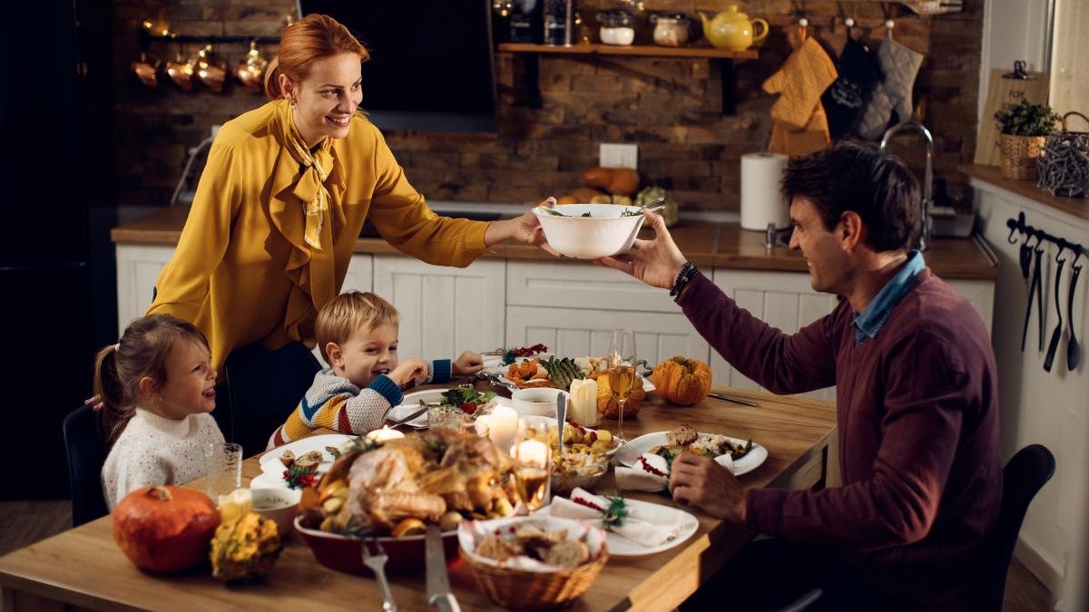 tot-mai-putine-familii-iau-masa-impreuna--copiii-simt-lipsa-acestor-momente_03319700