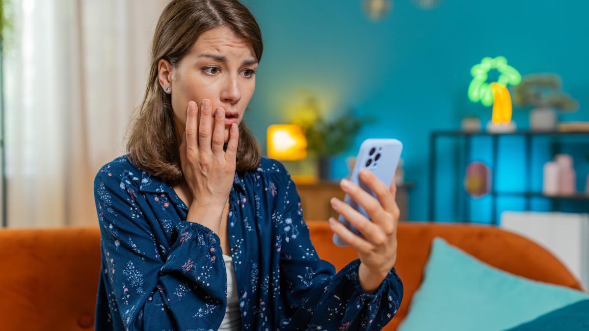 buna-mama-frauda-care-se-strecoara-prin-whatsapp-escrocii-se-dau-drept-copiii-victimelor-si-cer-bani-urgent-folosind-inclusiv-voci-generate-cu-inteligenta-artificiala_50966100