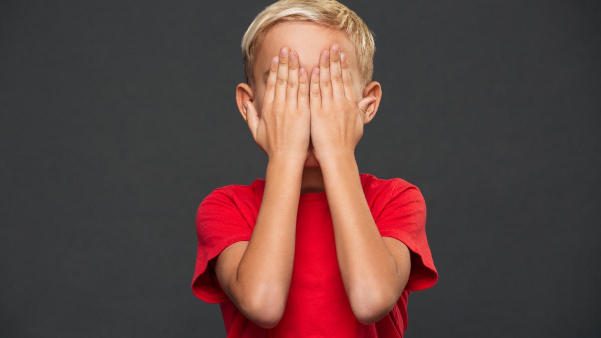 copilul-tau-este-timid-afla-ce-poti-face-pentru-a-l-ajuta-sa-prinda-incredere_13748600