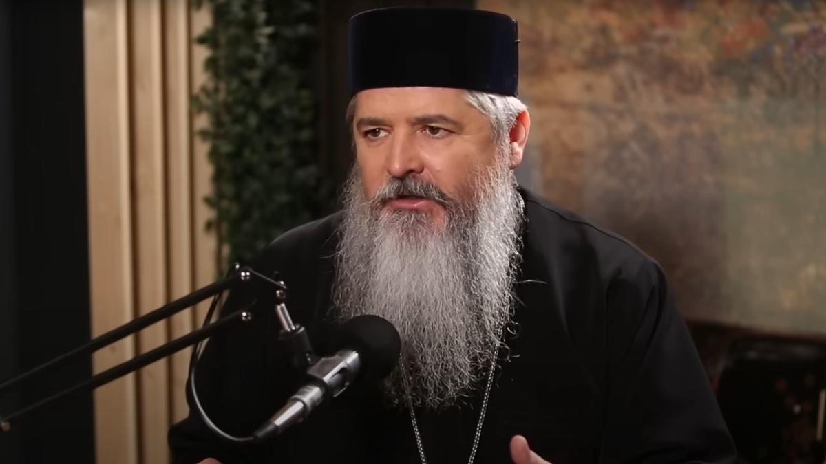 parintele-vasile-ioana-tu-ii-faci-ghiozdanul-tu-ii-pui-sosetele-tu-ii-pui-mancarea-te-transformi-din-model-in-sluga-copilul-nu-are-nevoie-de-slugi-ci-de-repere_66706600