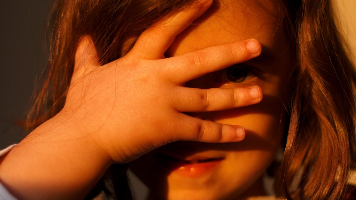 sa-fii-dur-cu-copilul-nu-il-face-mai-puternic-il-face-rusinat-si-incapabil-sa-gestioneze-esecurile-avertismentul-unui-psiholog-pentru-parinti-asa-nu-il-vei-transforma-in-fulg-de-zapada_38191400