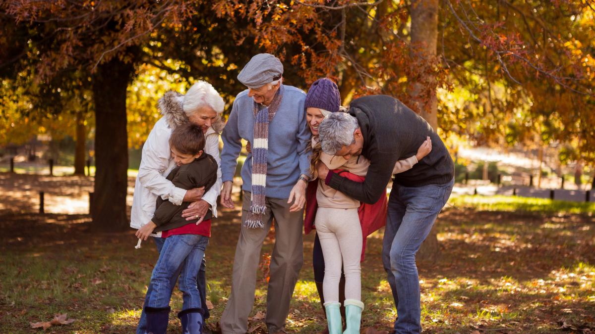 trei-intrebari-inteligente-pe-care-orice-bunic-ar-trebui-sa-si-le-puna-inainte-sa-dea-sfaturi-despre-cresterea-copiilor--lectia-unei-bunici-experta-in-parenting--virala-pe-tiktok_72354100