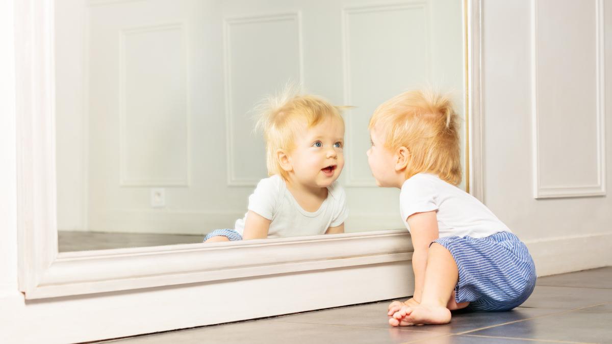 importanta-oglinzii-in-pedagogia-montessori-cum-sprijina-dezvoltarea-bebelusului_90547400