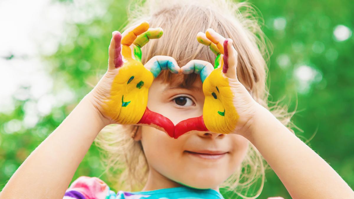 aceasta-este-culoarea-preferata-a-persoanelor-cu-iq-ridicat-cercetatori-reflecta-calm-stabilitate-si-introspectie-trasaturi-care-se-potrivesc-cu-modul-lor-de-gandire_73176600