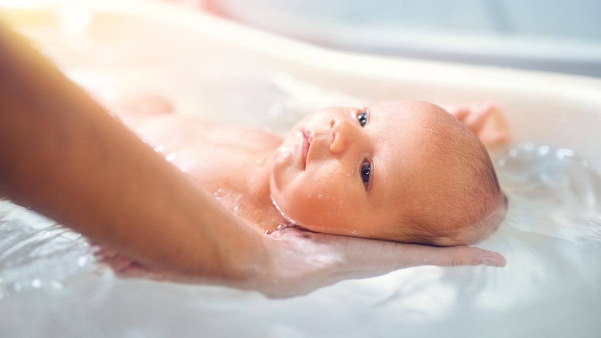 baia-bebelusului-cum-alegi-temperatura-perfecta-a-apei_03648000