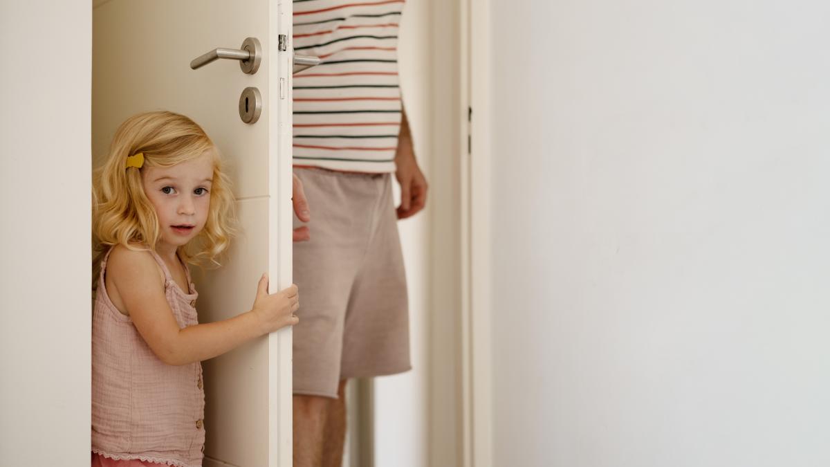 la-ce-varsta-ar-trebui-sa-incepi-sa-bati-la-usa-dormitorului-copilului-tau-raspunsul-expertilor_75033100
