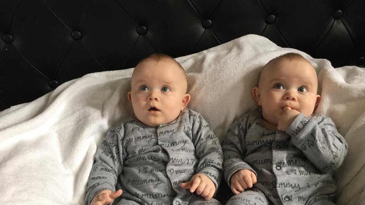 cele-mai-frumoase-nume-romanesti-pentru-gemeni-baieti_11012600