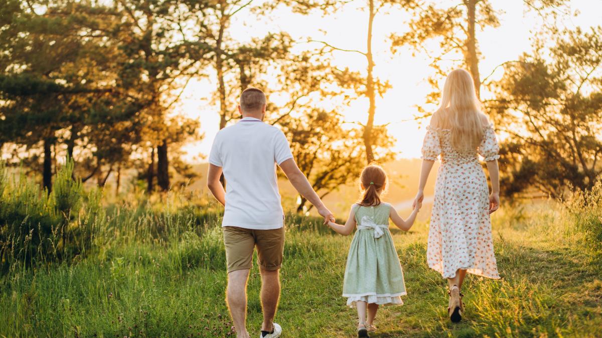 raspunsurile-care-te-vor-face-sa-iti-reevaluezi-viata-de-parinte-trei-copii-iti-explica-mai-bine-decat-un-psiholog-ce-inseamna-familia-si-cat-de-mult-conteaza-pentru-ei--video_06413700