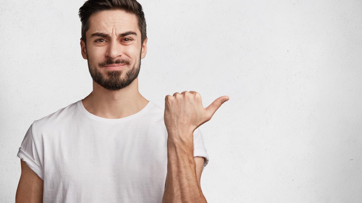 semne-ca-un-barbat-a-fost-crescut-de-parinti-narcisisti--potrivit-psihologilor_89691500