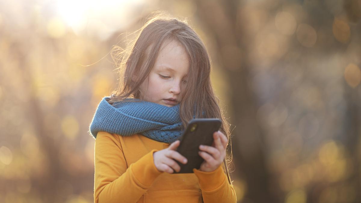 cum-iti-dai-seama-ca-propriul-copil-este-dependent-de-telefon-5-semne-clare-pe-care-multi-parinti-nu-le-observa-si-ce-solutii-recomanda-expertii_74562800