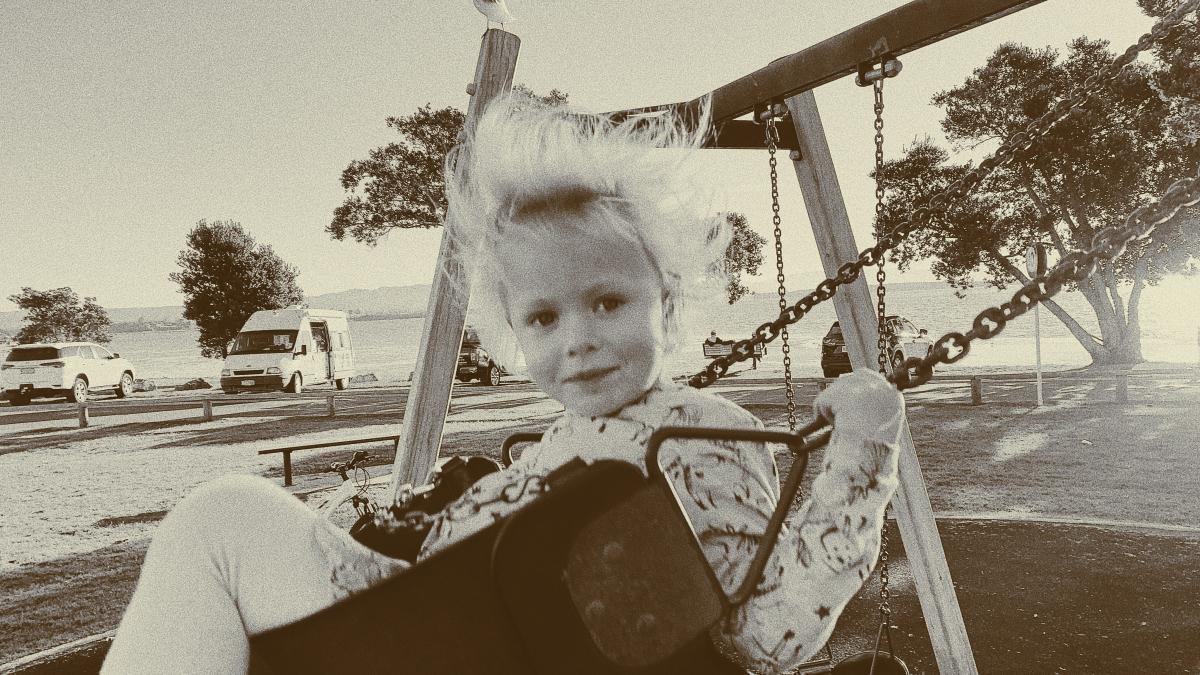 lucruri-pe-care-parintii-generatiei-x-le-considerau-normale--dar-care-astazi-ar-fi-etichetate-drept-neglijenta--experti-aceste-obiceiuri-ar-scandaliza-azi-orice-psiholog_71535200