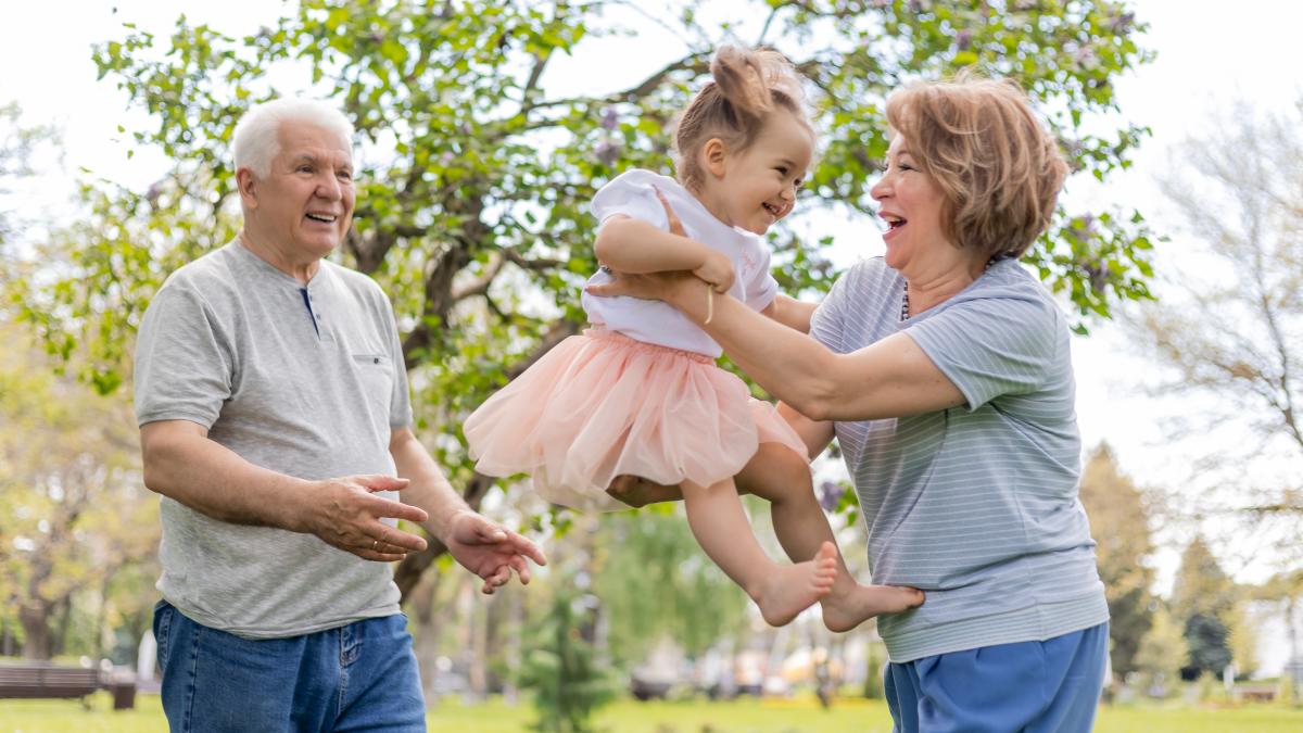 sapte-lucruri-pe-care-le-fac-bunicii-care-au-o-relatie-apropiata-si-puternica-cu-nepotii-lor_37629100