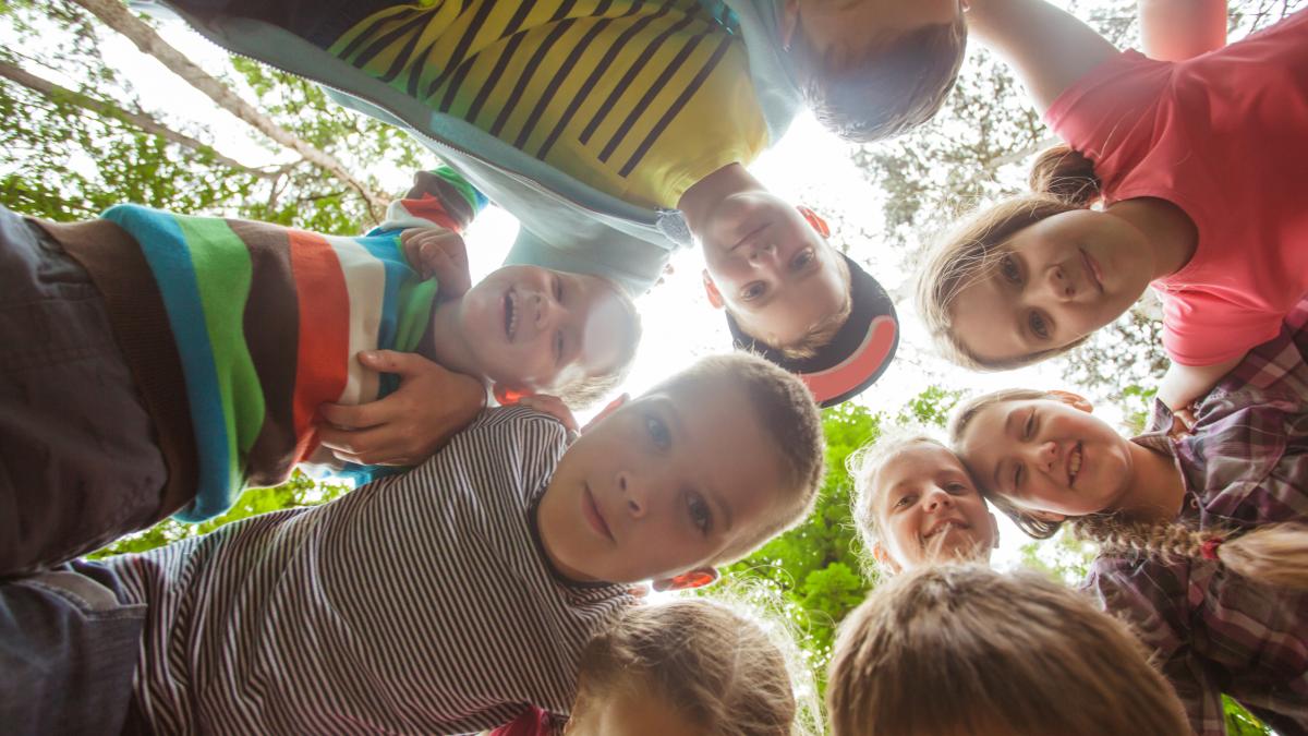 cum-iti-inveti-copilul-toleranta-in-lumea-de-azi-5-afirmatii-care-modeleaza-caractere-puternice-si-respectuoase-conform-unui-renumit-psiholog_25925600