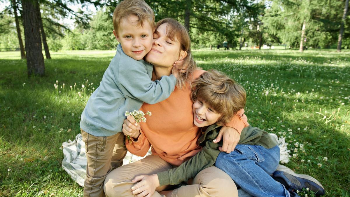 stilul-de-parenting-care-ii-face-pe-copii-deosebit-de-fericiti-expert-am-cunoscut-parinti-minunati-care-nu-sunt-nici-perfecti-nici-autoritari-nici-detasati-sau-prea-indulgenti-2_24385900