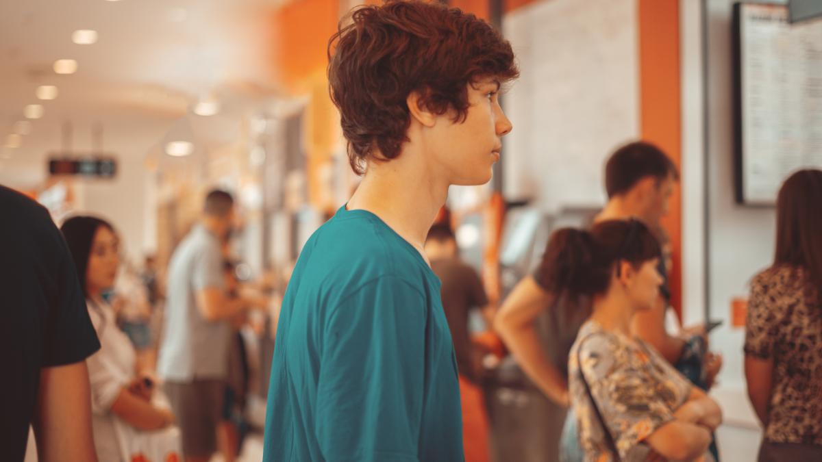 ghidul-complet-pentru-promotia-2025-ce-trebuie-sa-faca-un-absolvent-in-primele-60-de-zile-dupa-finalizarea-studiilor-pentru-a-primi-sprijin-financiar-de-la-stat_01829700