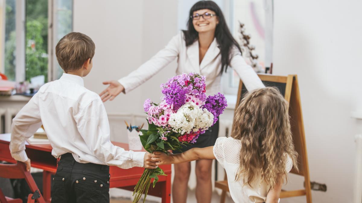 sfarsit-de-an-scolar-mesaje-frumoase-emotionante-si-amuzante-pentru-invatatoare-profesori-diriginte-de-la-copii-parinti-si-chiar-colegi_55747400