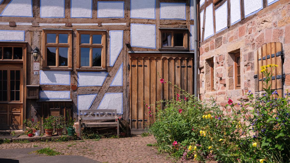 solutie-din-franta-pentru-romanii-din-diaspora-in-romania-nu-e-greu--sate-intregi--in-ruina--pot-fi-puse-la-dispozitie_16756100