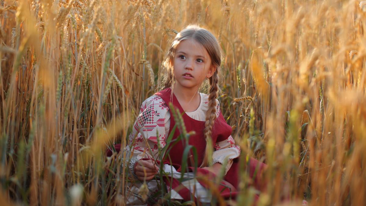 trei-tipuri-de-copii-romani-crescuti-in-diaspora--claudia-puiu-barraud-categoria-a-treia-mi-se-pare-cea-mai-periculoasa--si-sunt-multi--video_68688700