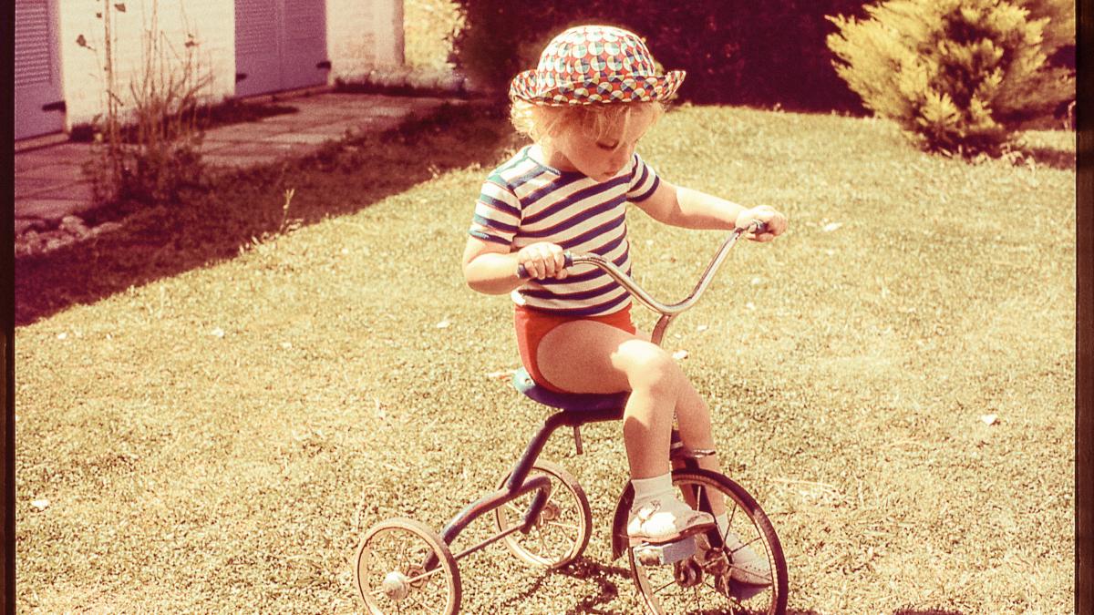 motivele-pentru-care-generatia-z-crede-ca-generatia-x-a-avut-cea-mai-trista-copilarie-plina-de-pericole-rusine-si-taceri-dureroase_28348000