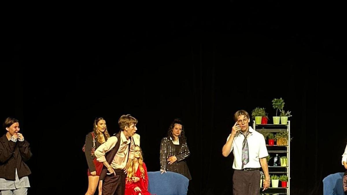 talentatii-actori-de-la-atelierul-de-teatru-din-botosani-au-cucerit-publicul-din-bucuresti--ianis-prisacariu--e2809eoriunde-avem-ocazia-sa-jucam--o-facem-cu-placeree2809d-1_23672100