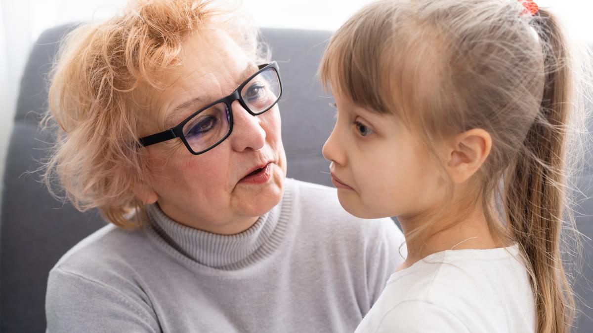 comportamentele-pe-care-bunicii-le-considera-normale--dar-pe-care-nepotii-lor-din-ziua-de-astazi-nu-le-mai-accepta_38738900