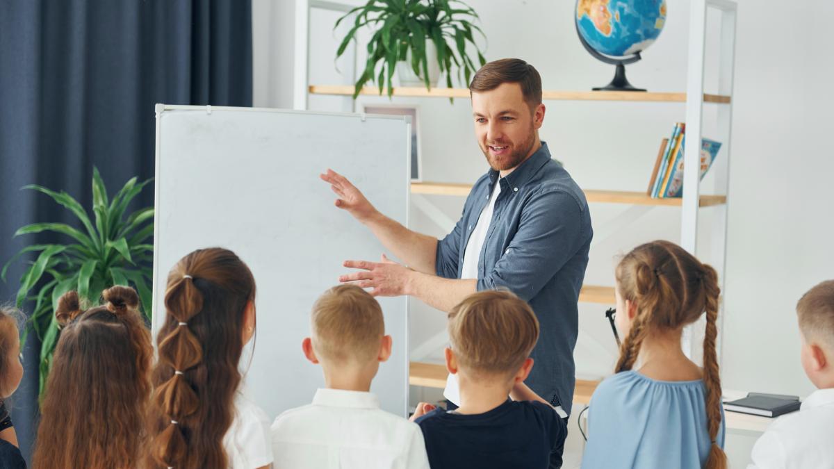 importanta-gandirii-critice-in-educatie-si-in-cercetare--e2809ecred-ca-acestea-sunt-ingredientele-unui-profesor-de-succese2809d_62493100