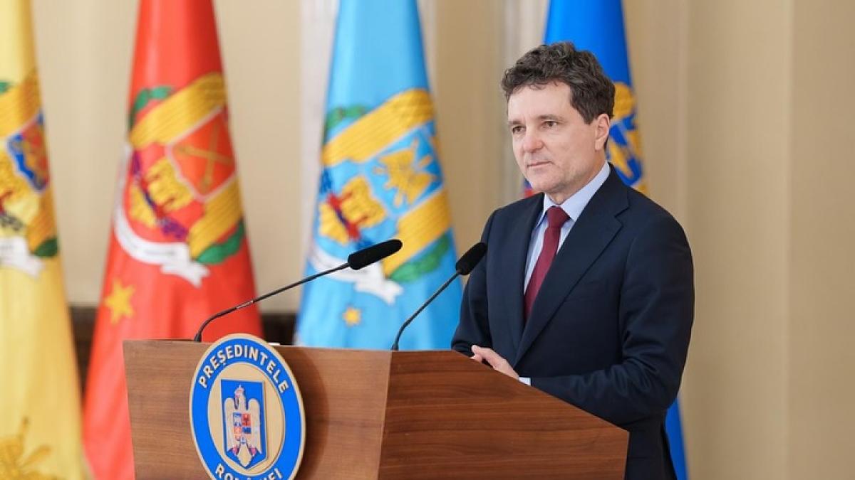 presedintele-romaniei-nicusor-dan--e2809eeste-anormal-sa-numesti-c2abde-meritc2bb-ceea-ce-iau-30prc--dintre-elevii-din-sisteme2809d_64428800