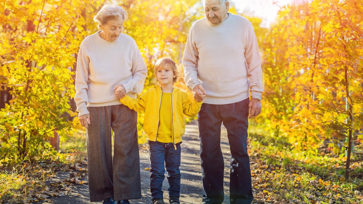 bunica-si-bunicul-nu-mai-sunt-la-moda-acestea-sunt-cele-mai-populare-apelative-pe-care-copiii-le-dau-bunicilor_51314200