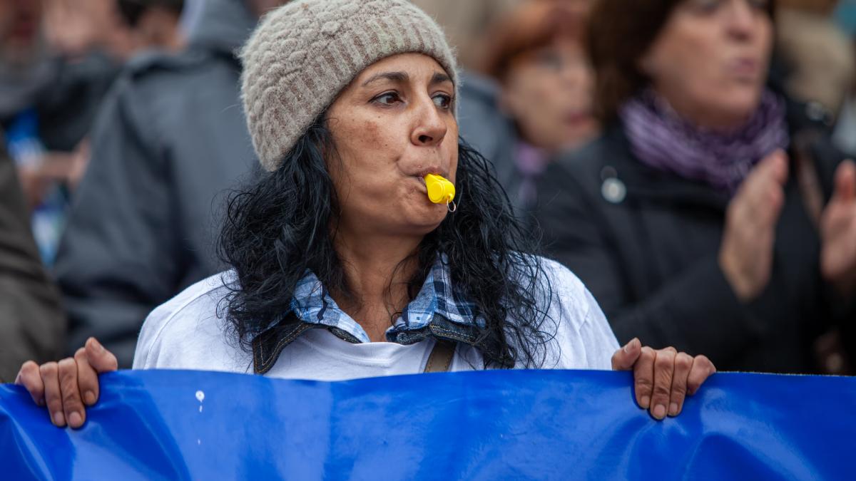 profesorii-se-simt-din-nou-ignorati-sindicatele-din-educatie-anunta-proteste-in-serie-in-fata-guvernului--parlamentului-si-sediilor-partidelor_10141600