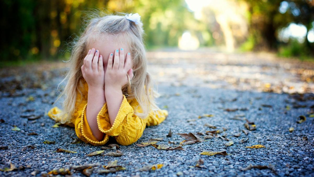 copiii-care-se-autovatameaza-cand-sunt-furiosi-ce-sa-faci-si-ce-sa-nu-faci-in-fata-acestui-comportament_08690800