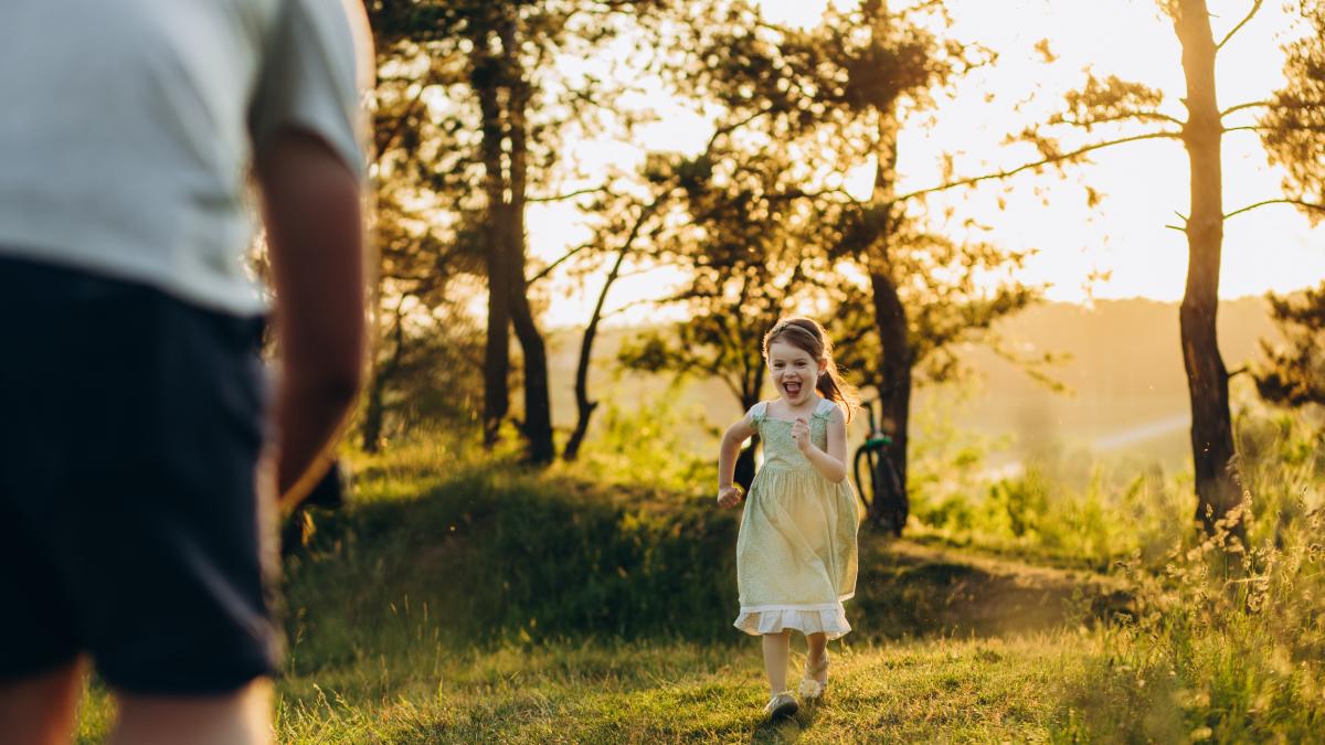 4-lectii-de-moda-veche-pe-care-orice-parinte-ar-trebui-sa-le-predea-daca-vrea-sa-creasca-un-copil-empatic--puternic-emotional-si-increzator_40399200