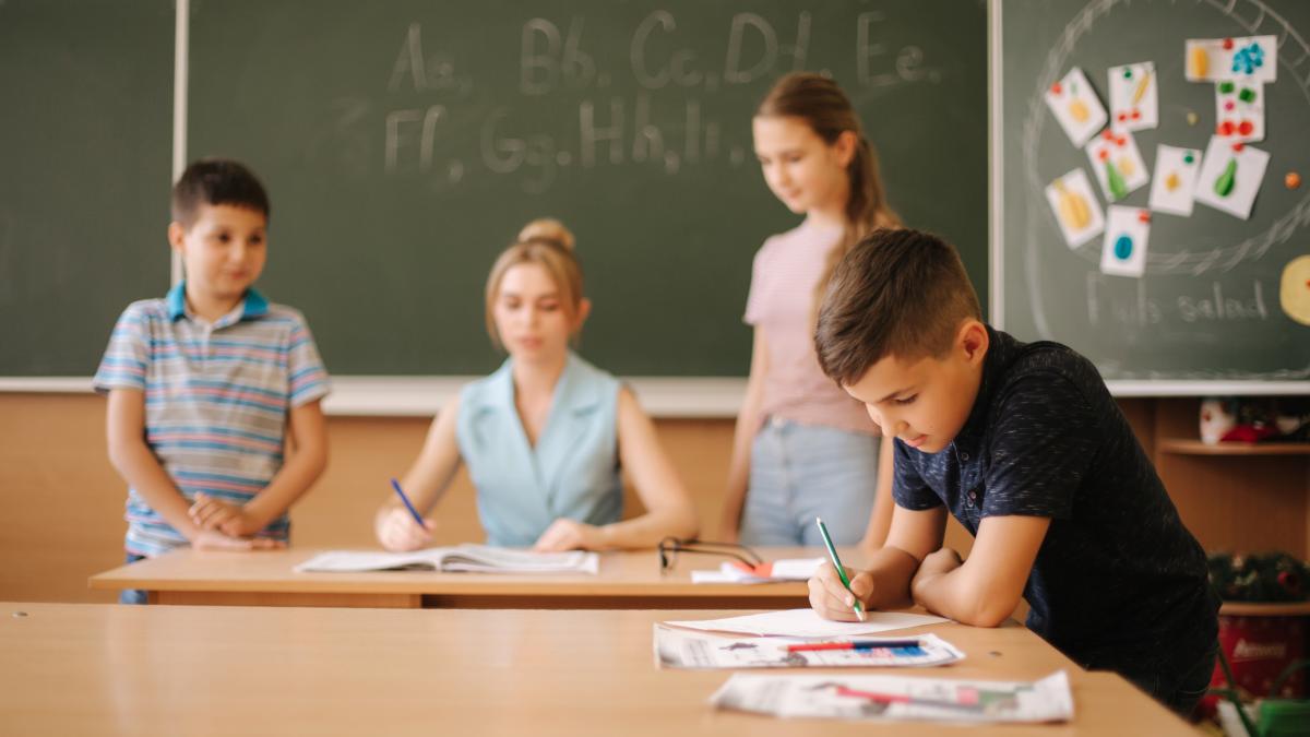 la-ce-varsta-ar-trebui-copiii-sa-inceapa-sa-primeasca-note-la-scoala-concluziile-unui-nou-studiu-suedez-care-ar-trebui-sa-le-dea-de-gandit-parintilor-si-profesorilor_70225500