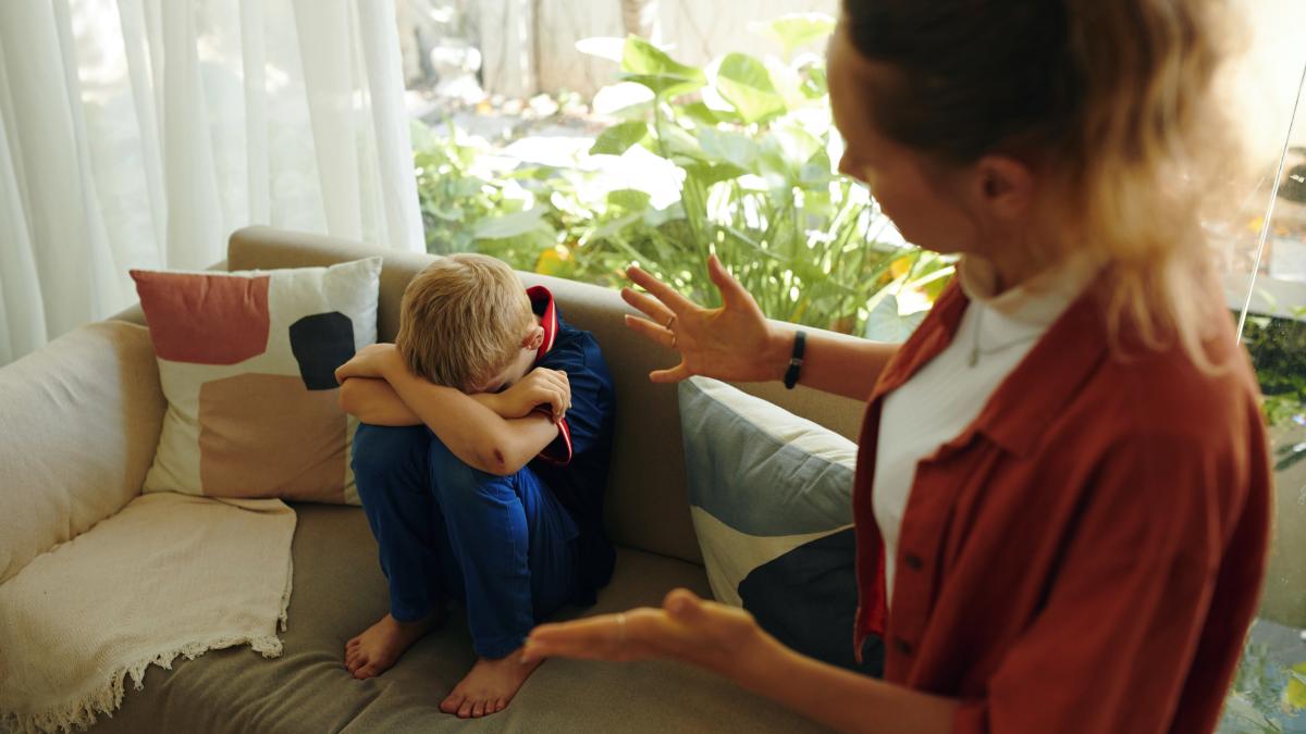 copiii-nu-erau-mai-usor-de-crescut-inainte-adevarul-din-spatele-stilului-de-parenting-autoritar-daniela-gavankar-controlul-asta-foarte-mare-vine-dintr-o-frica_41716100