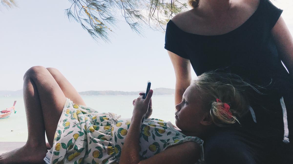 am-fost-crescuti-cu-frica-agresiune-iar-acum-ii-lasam-pe-copii-sa-creasca-liberi-de-ce-permisivitatea-e-un-pericol-pentru-copiii-noii-generatii-raspunsul-psihologului-daniela-gavankar_01525000