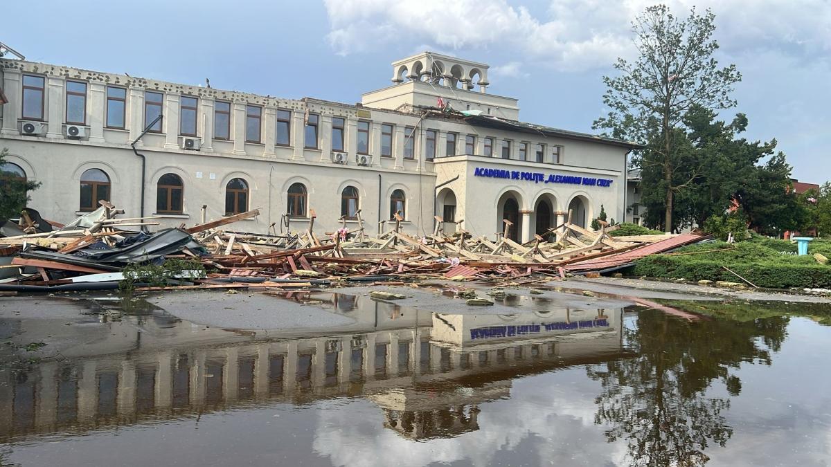 imaginile-dezastrului-de-la-academia-de-politie-aparute-dupa-furtuna-de-ieri-sindicatul-europol-nu-sunt-efectele-unui-fenomen-meteo-extrem-ci-ale-unui-sistem-putred-1_15106700