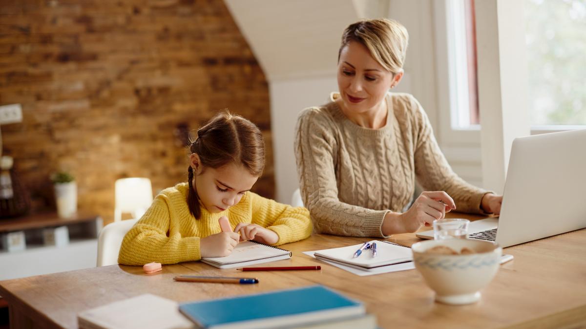 studiile-confirma-sprijinul-mamei-conteaza-pentru-notele-copilului_35821000