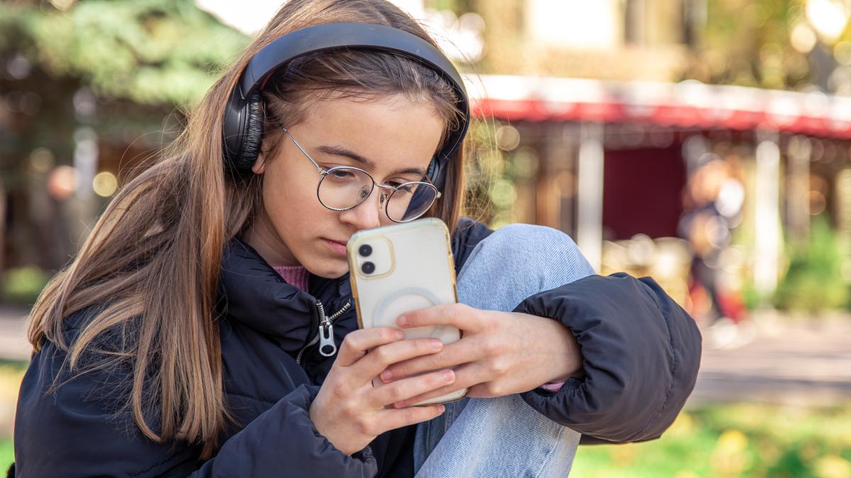 doar-o-treime-dintre-parinti-supravegheaza-activitatea-online-a-copiilor_25112400