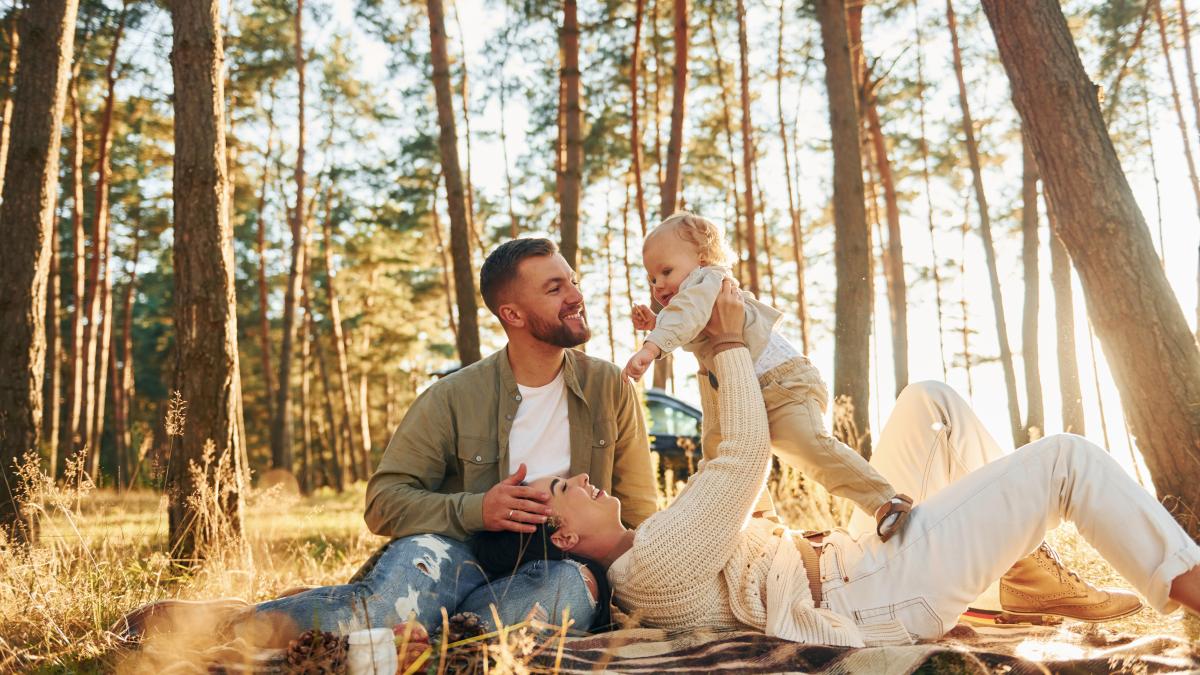 asa-arata-parintii-care-isi-cresc-copiii-cu-o-atitudine-pozitiva-si-le-dezvolta-stima-de-sine-lucrurile-pe-care-le-fac-diferit-de-ceilalti_44913900