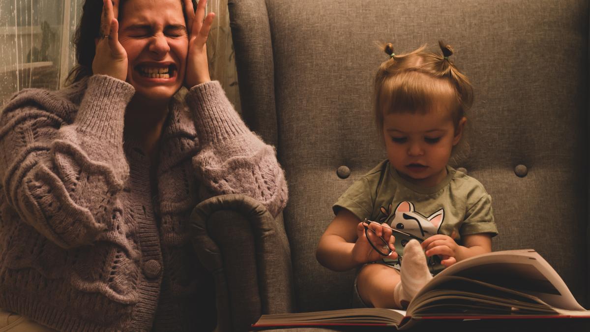 cartile-de-parenting-nu-sunt-solutia--sunt-de-fapt-parte-din-problema-avertismentul-dur-al-specialistilor-rezultatul-este-un-adevarat-turn-babel-psihologic_97431200