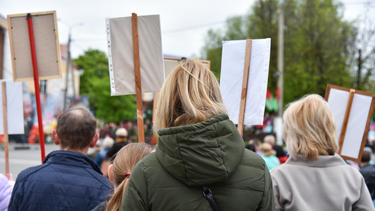 parintii-se-ridica-impotriva-reformelor-din-educatie-scoala-pe-care-ne-o-propuneti-demotiveaza-ministrul-trebuie-sa-aleaga-nu-vom-permite-ca-si-generatia-de-azi-sa-fie-pierduta_01192400