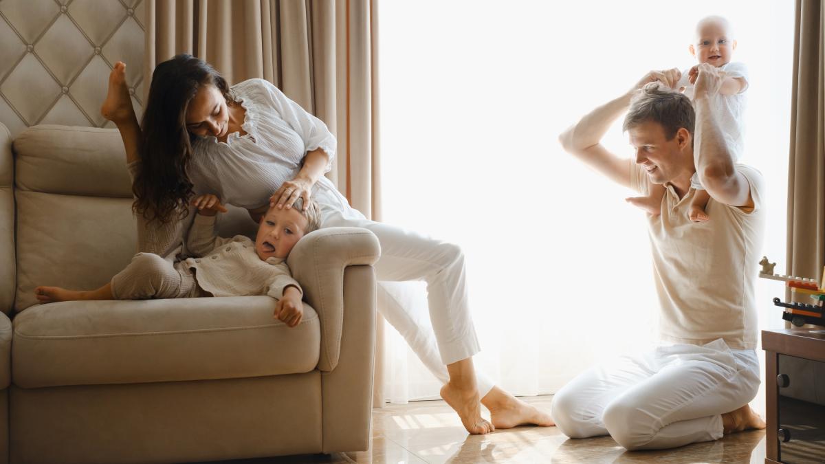 cine-sunt-mamele-triste-bej-si-ce-spun-studiile-despre-efectul-acestui-stil-asupra-copiilor-exista-riscul-sa-devina-putin-stimulant-si-chiar-deprimant_06842000