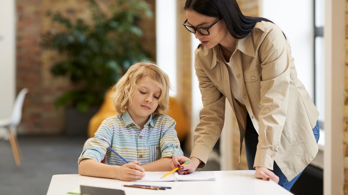 piata-meditatiilor-depaseste-oficial-300-de-milioane-de-lei-peste-12-000-de-profesori-si-au-declarat-veniturile--piata-reala-ar-fi-de-cel-putin-doua-ori-mai-mare_91966200