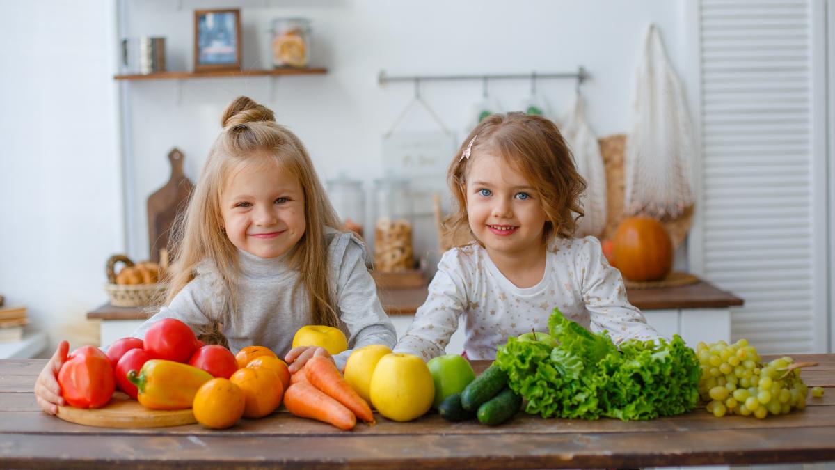 cum-sa-i-faci-pe-copii-sa-manance-mai-multe-legume-7-obiceiuri-simple-care-chiar-functioneaza_86140200