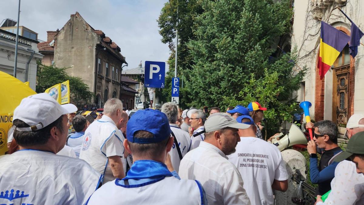 educatia-nu-este-cenusareasa-sistemului-de-stat-avertismentul-dur-al-sindicatelor-din-invatamant-continuam-protestele-pana-cand-ministrul-pleaca-acasa_74712900