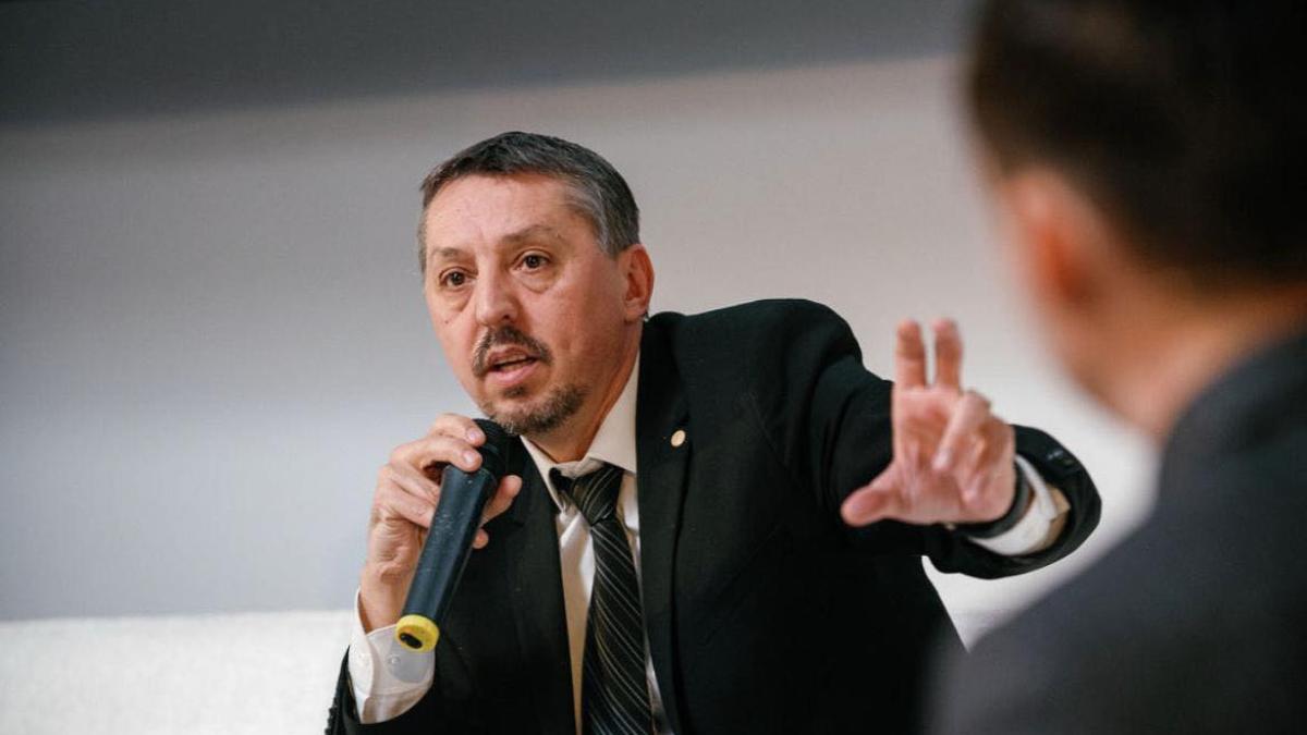 ministrul-daniel-david-spune-cat-timp-ar-trebui-alocat-temelor-pentru-acasa-nu-incarcati-mai-mult-decat-este-cazul-copiii_84484800