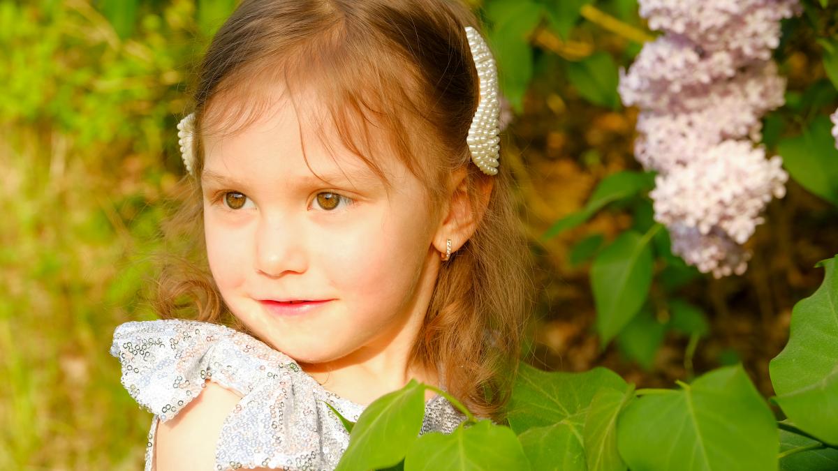 copiii-care-par-mai-maturi-decat-varsta-lor-au-de-fapt-aceste-trasaturi--profesor-psiholog-e-un-dar-dar-si-o-provocare_70448600